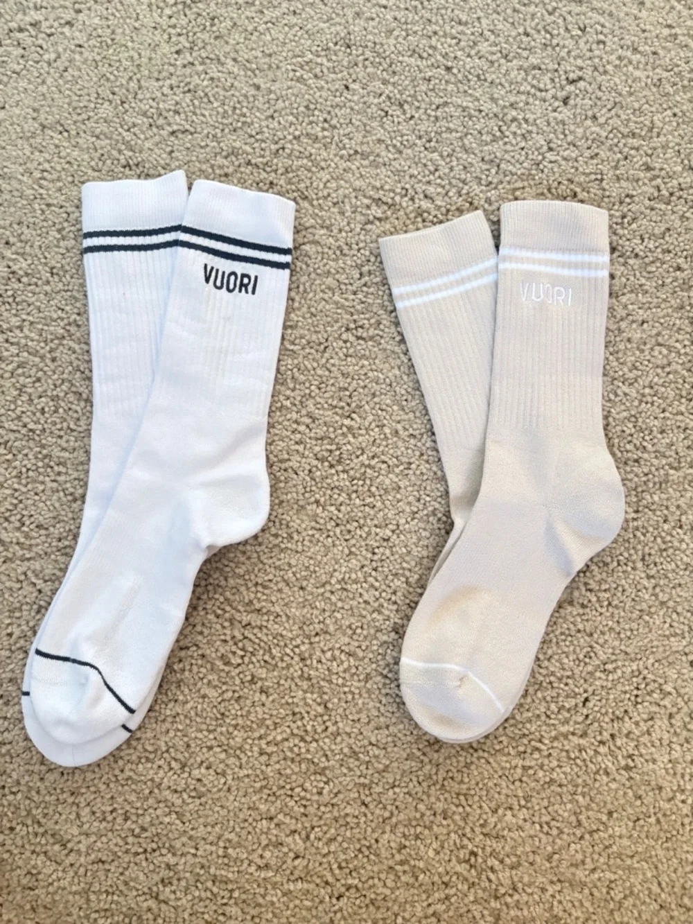 Vuori Crew two pairs Socks Salt Heather/White Size Large NWOT